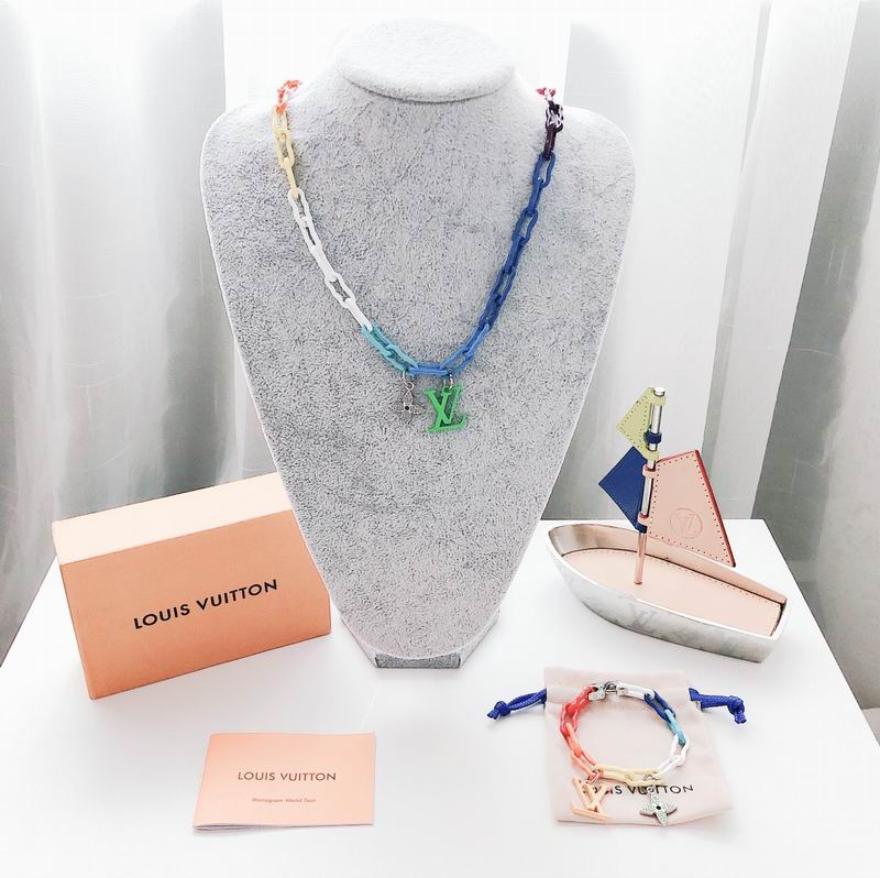 LV Necklace 03lyr673